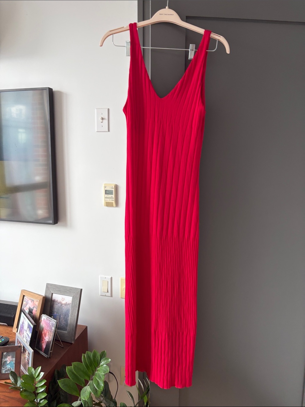 Sleeveless Light Wine Zara V-Neck Maxi Dress